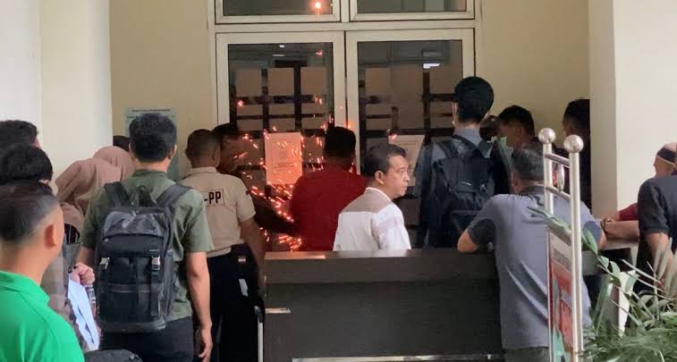 Pintu Kantor Bupati Rejang Lebong Tak Bisa Dibuka, KPK Bongkar Paksa dengan Gerinda