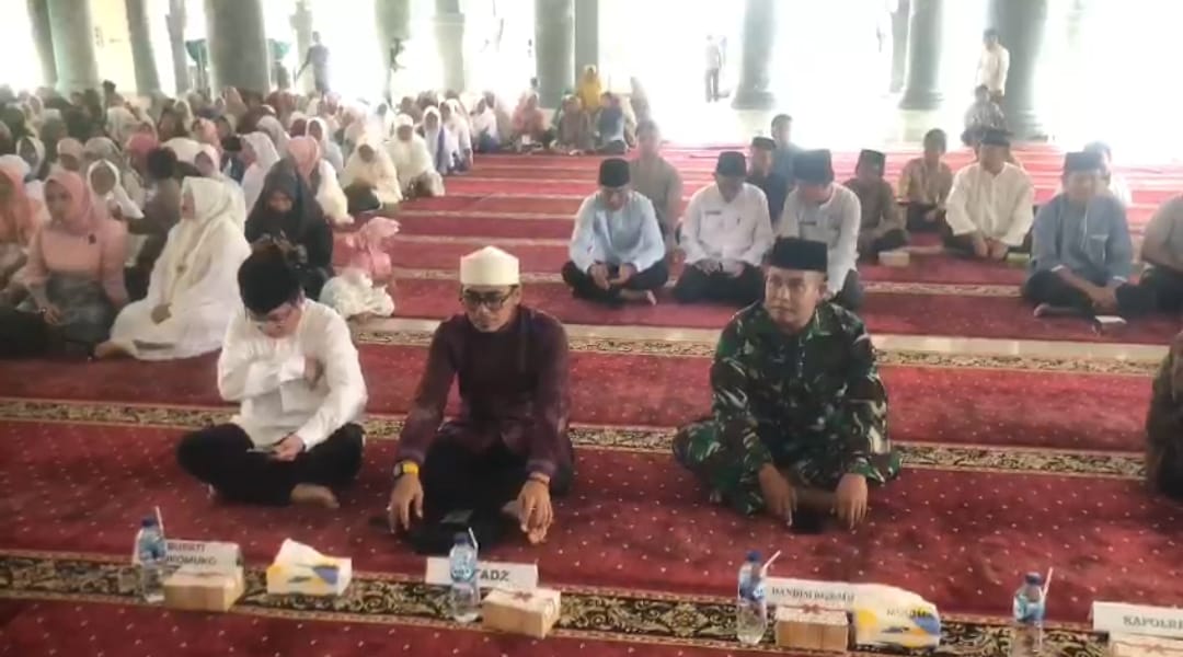 Pemkab Mukomuko Tausiah Bersama Peringati Maulid Nabi Muhammad di Masjid Agung