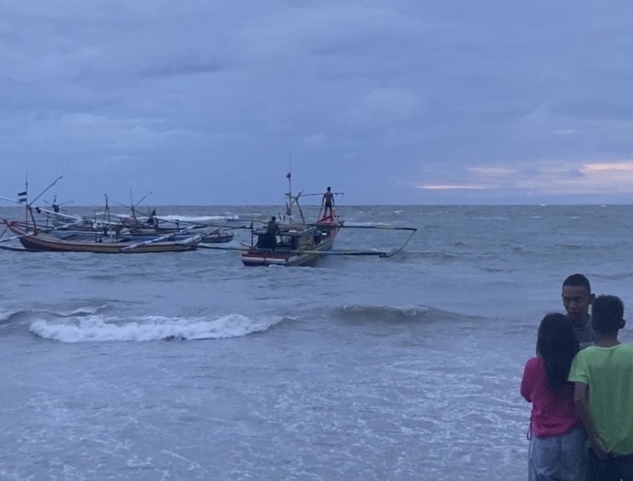 BREAKING NEWS: Kapal Angkut Wisatawan Pulau Tikus Tenggelam