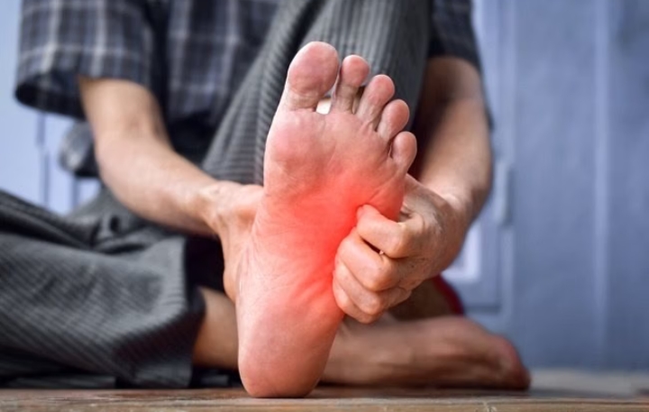 Sering Alami Kaki Kesemutan? Waspada, Ada 5 Efek Samping Mengintai