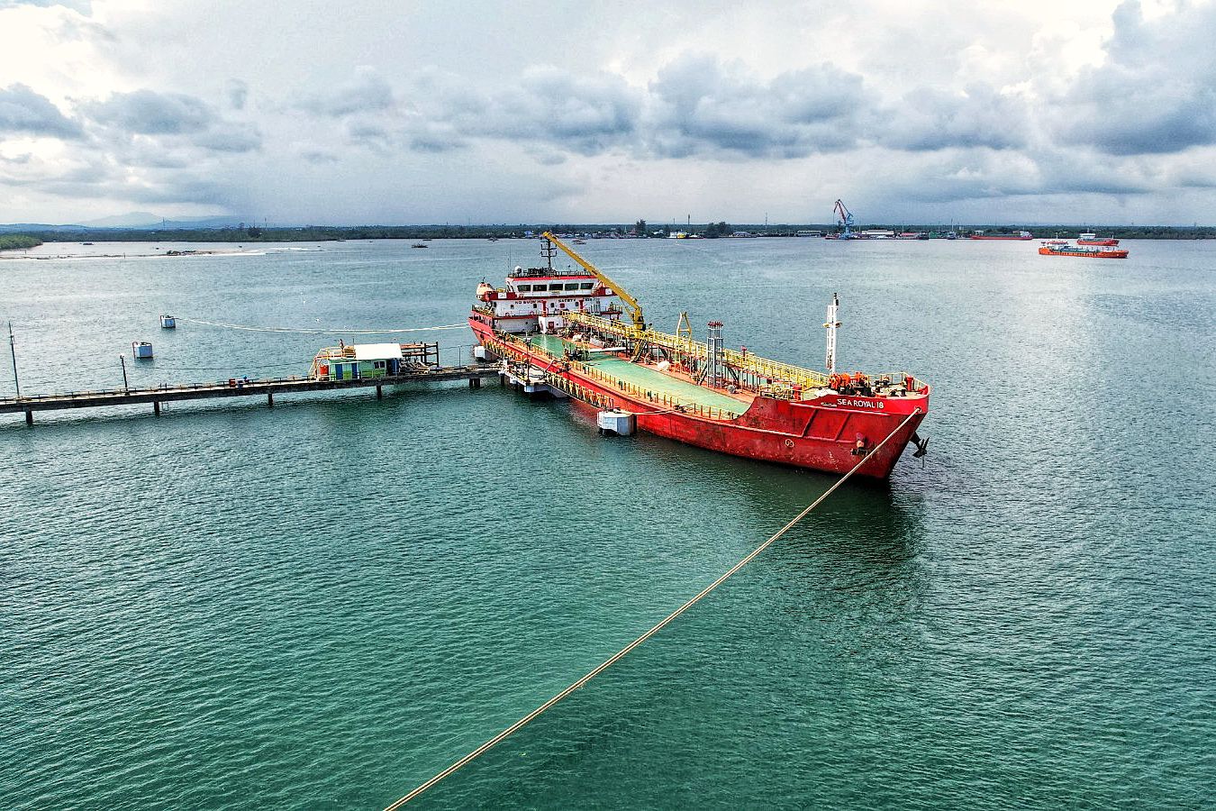 Kapal Penyaluran BBM Tiba di FT Pulau Baai, Pertamina Jamin Distribusi BBM Berjalan Normal