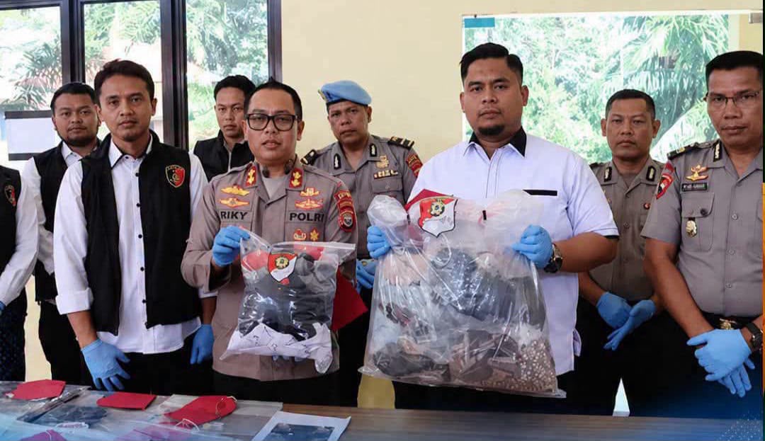 Peras Kepala Sekolah Rp15,5 Juta, 2 Oknum Mengaku Pers Digelandang Polres Mukomuko
