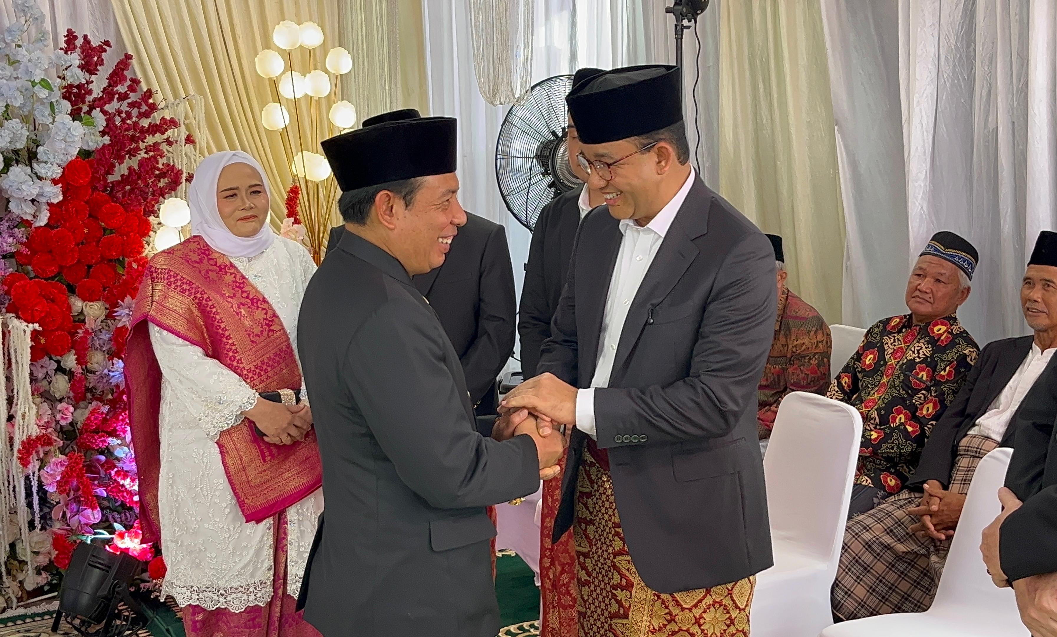 Puji Dedi Wahyudi, Anies Baswedan: Jarang Ada Wali Kota yang Hadir di Pernikahan Warganya