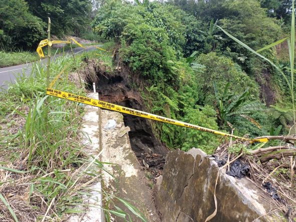 Longsor, Jalan Provinsi di Kecamatan Seberang Musi Kepahiang Terancam Putus, Pemprov Diminta Gerak Cepat