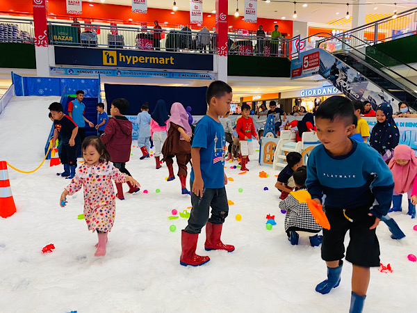 Rasakan Keseruan Bermain Salju di Bengkulu Snowland, Dibuka Mulai Hari Ini di Bencoolen Mall