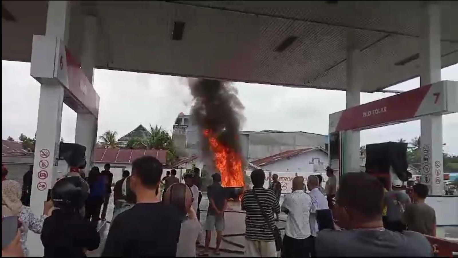Mobil Pick Up Terbakar saat Antre Isi BBM, Nyaris Ludeskan SPBU Kutau