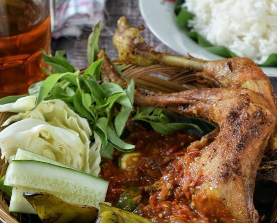 Cocok untuk Menu Rumahan, Cara Membuat Pecel Ayam Enak dan Gurih