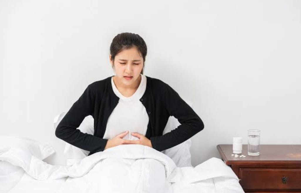 5 Cara Alami Meredakan Nyeri Saat Menstruasi, Salah Satunya Kompres Air Hangat!