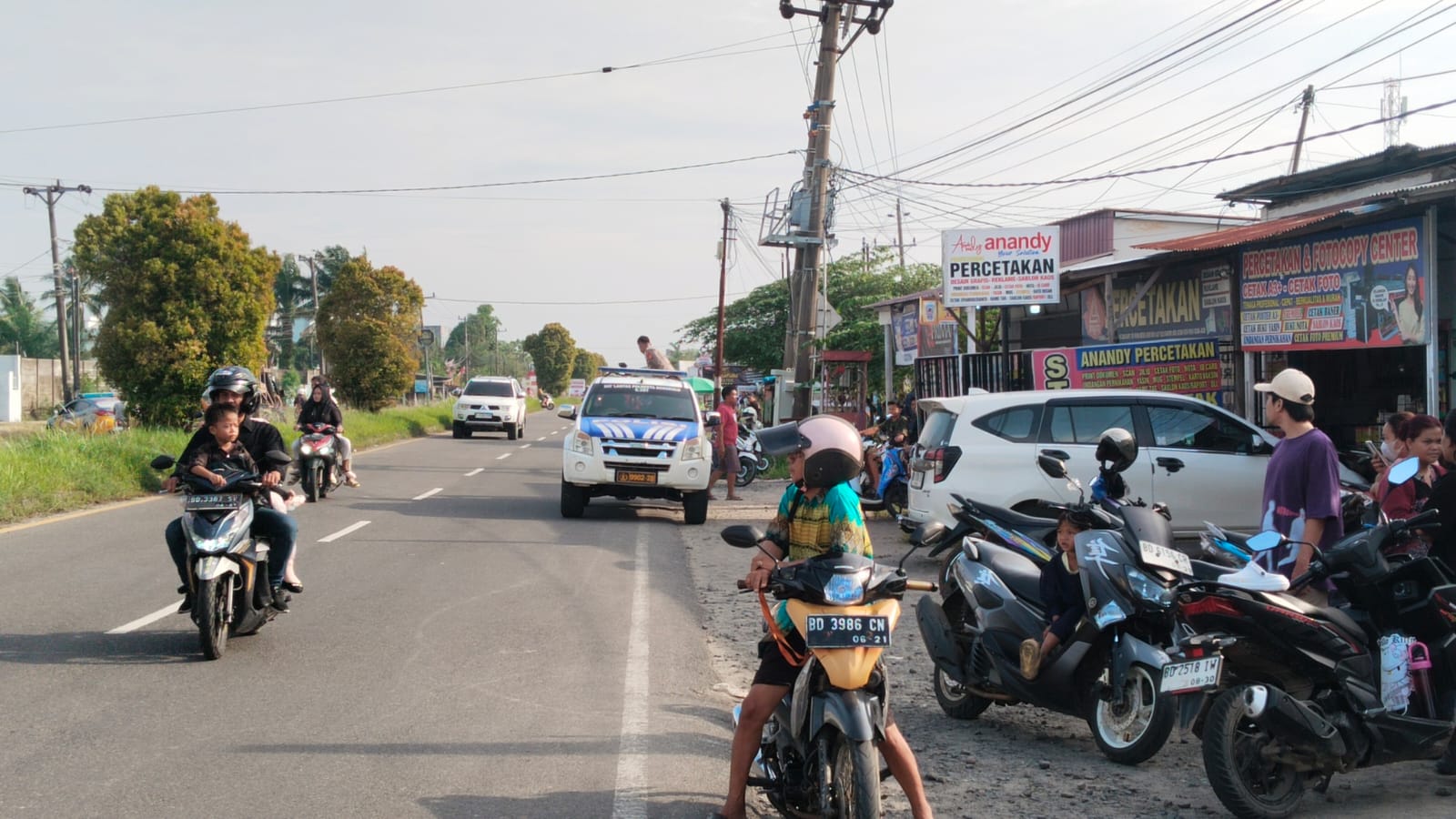 Bersenggolan dengan Truk BBM, Wanita Paruh Baya Tewas