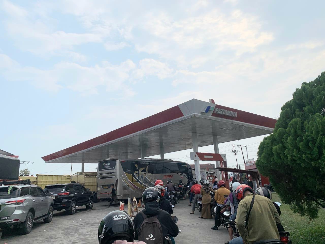 Harga BBM Non-Subsidi Tinggi, Antrean Bio Solar dan Pertalite Mengular di Bengkulu