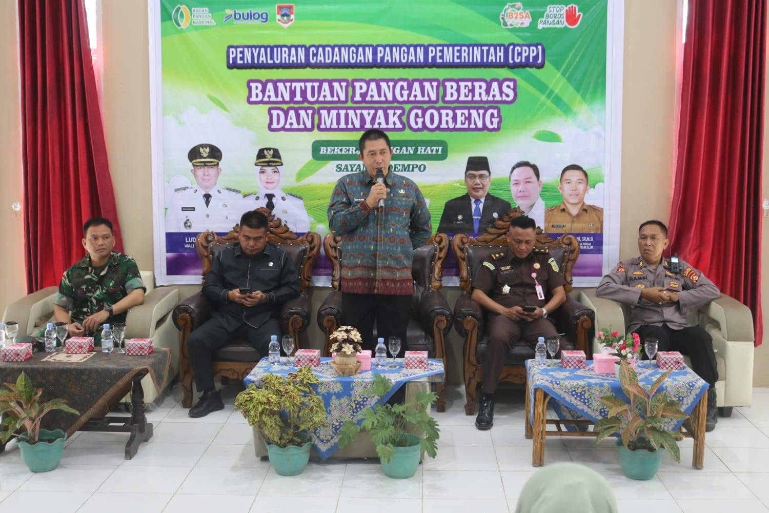 Tersebar di 5 Kecamatan, 18.442 KPM di Pagar Alam Terima CPP Beras dan Minyak Goreng