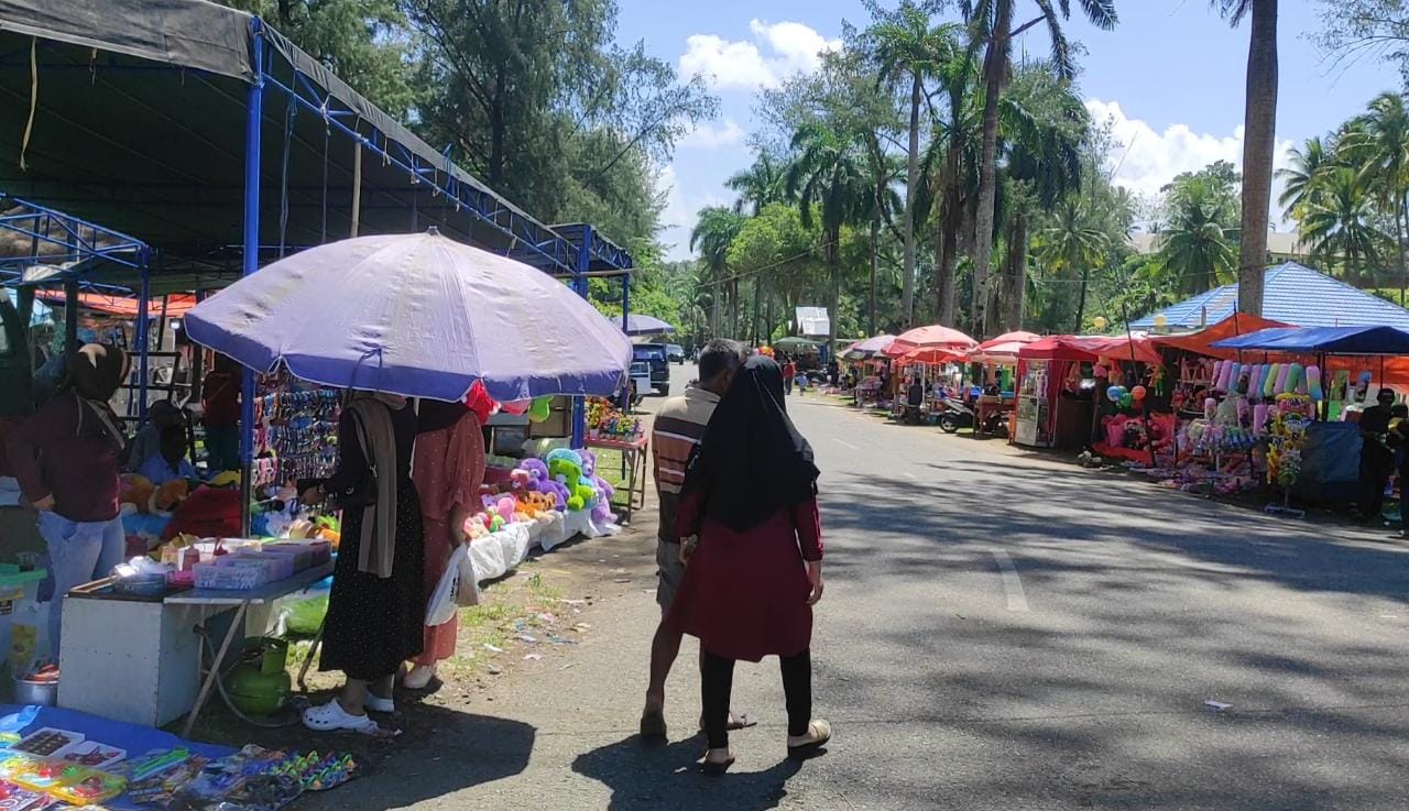 Senangnya Pedagang Pantai Pasar Bawah Bengkulu Selatan, Pungunjung Ramai Omzet Meningkat