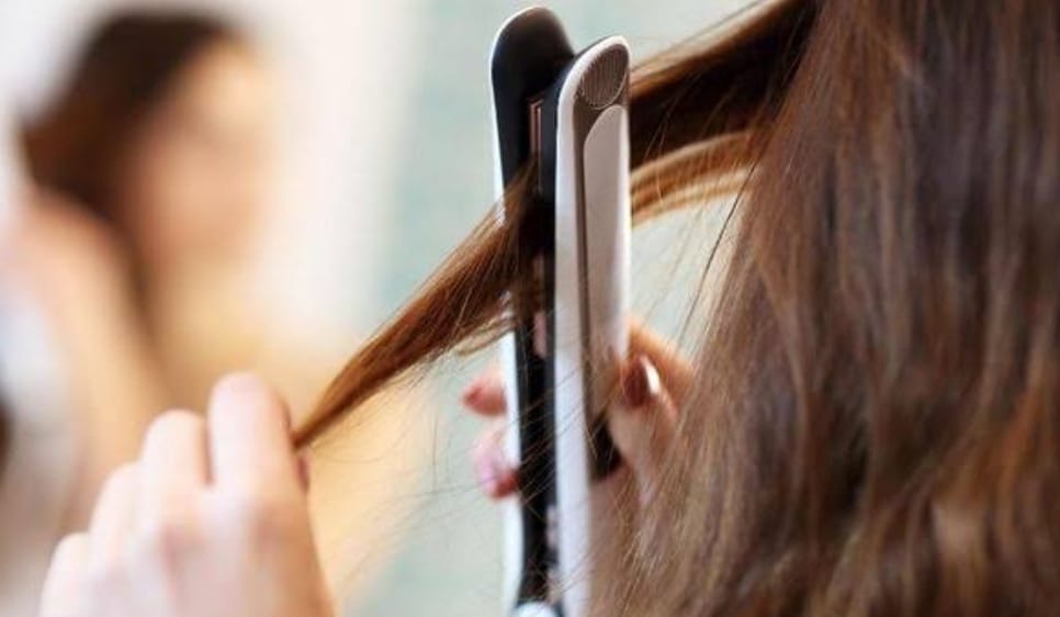 5 Cara Menggunakan Catokan Agar Terhindar dari Kerusakan Rambut