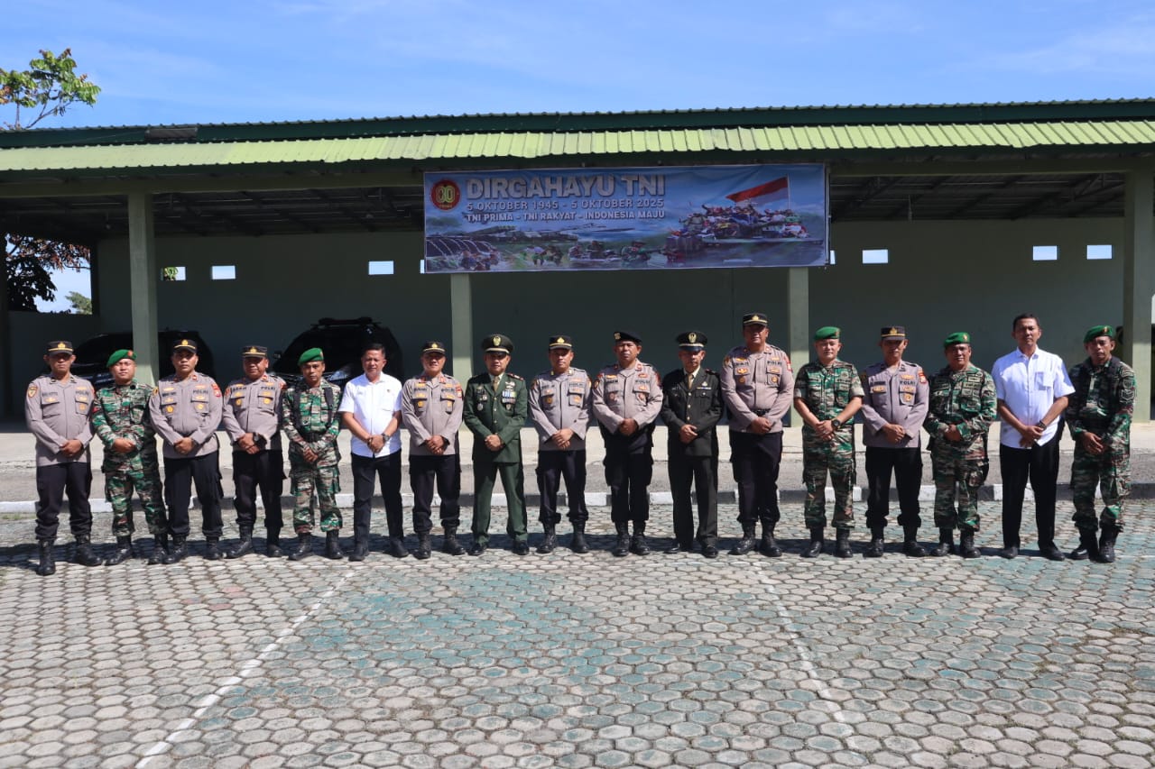 Polres Seluma Datangi Makodim 0425, Beri Kejutan di Perayaan HUT TNI Ke-80