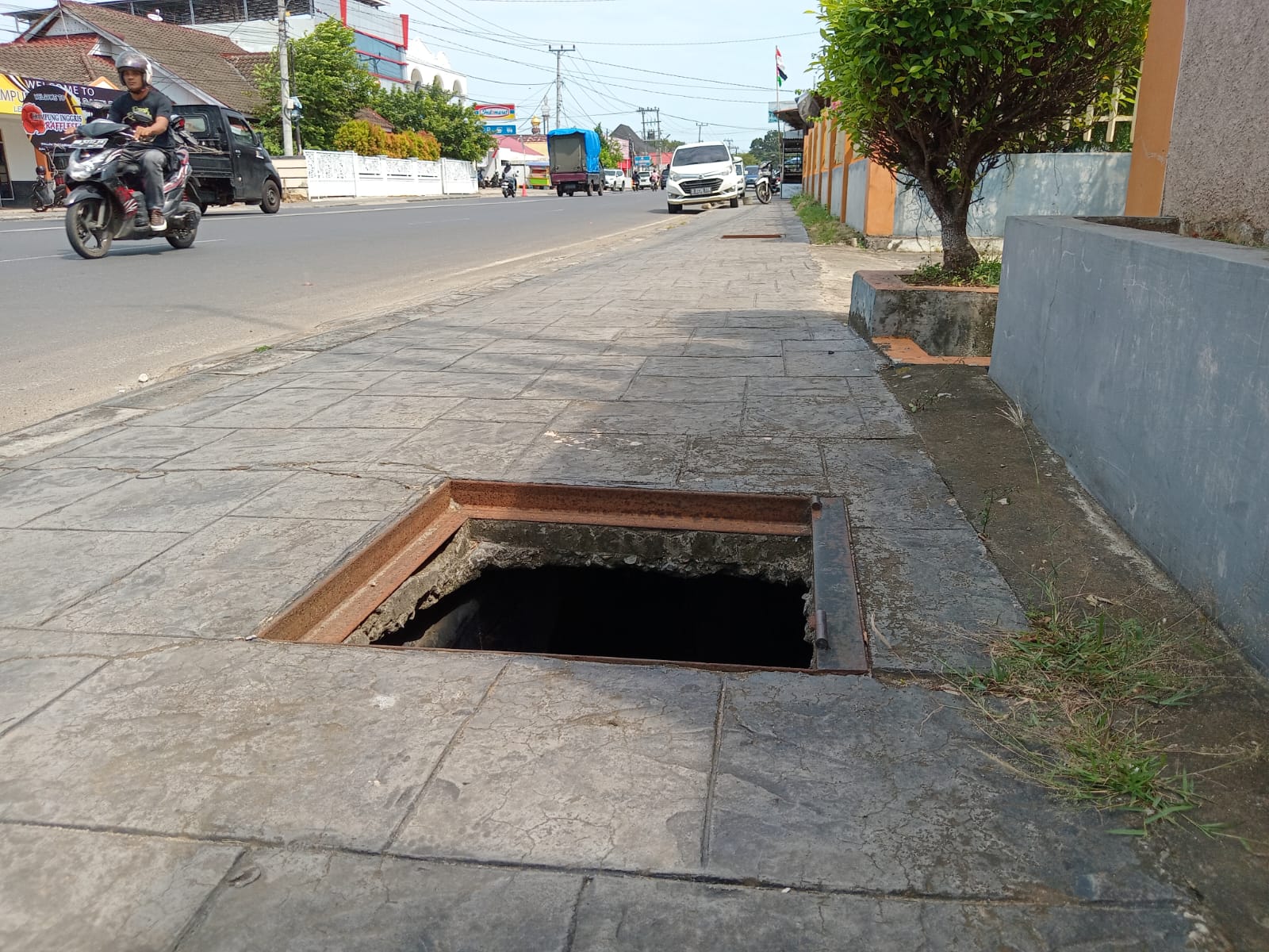 120 Plat Besi Penutup Trotoar di Kota Bengkulu Hilang, Dewan Sebut Pemasangan CCTV Jadi Solusi