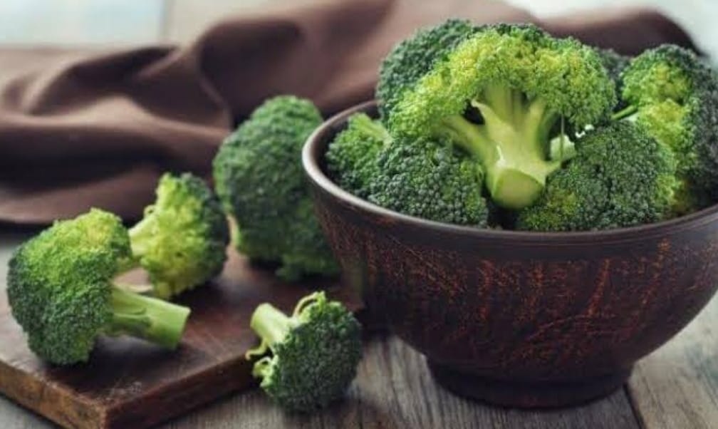 Mudah dan Sederhana, Ini 5 Cara Memasak Brokoli Agar Tetap Hijau dan Segar