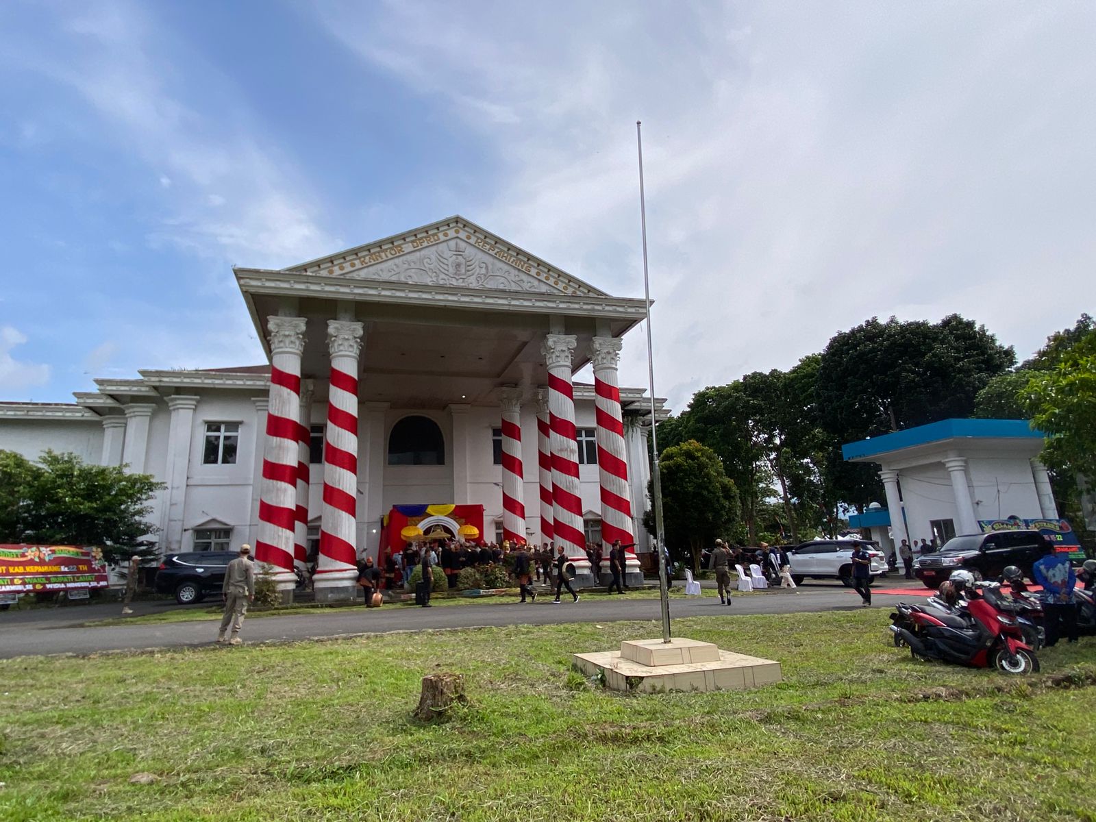 HUT Kepahiang ke-22, Bendera Merah Putih Tidak Berkibar di Depan Gedung DPRD