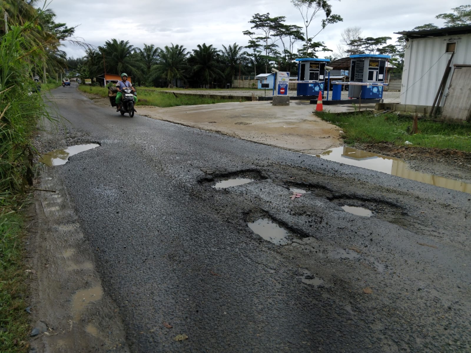 Akses Wisata Rusak, Jalan Budi Utomo Kota Bengkulu Belum Tersentuh Perbaikan