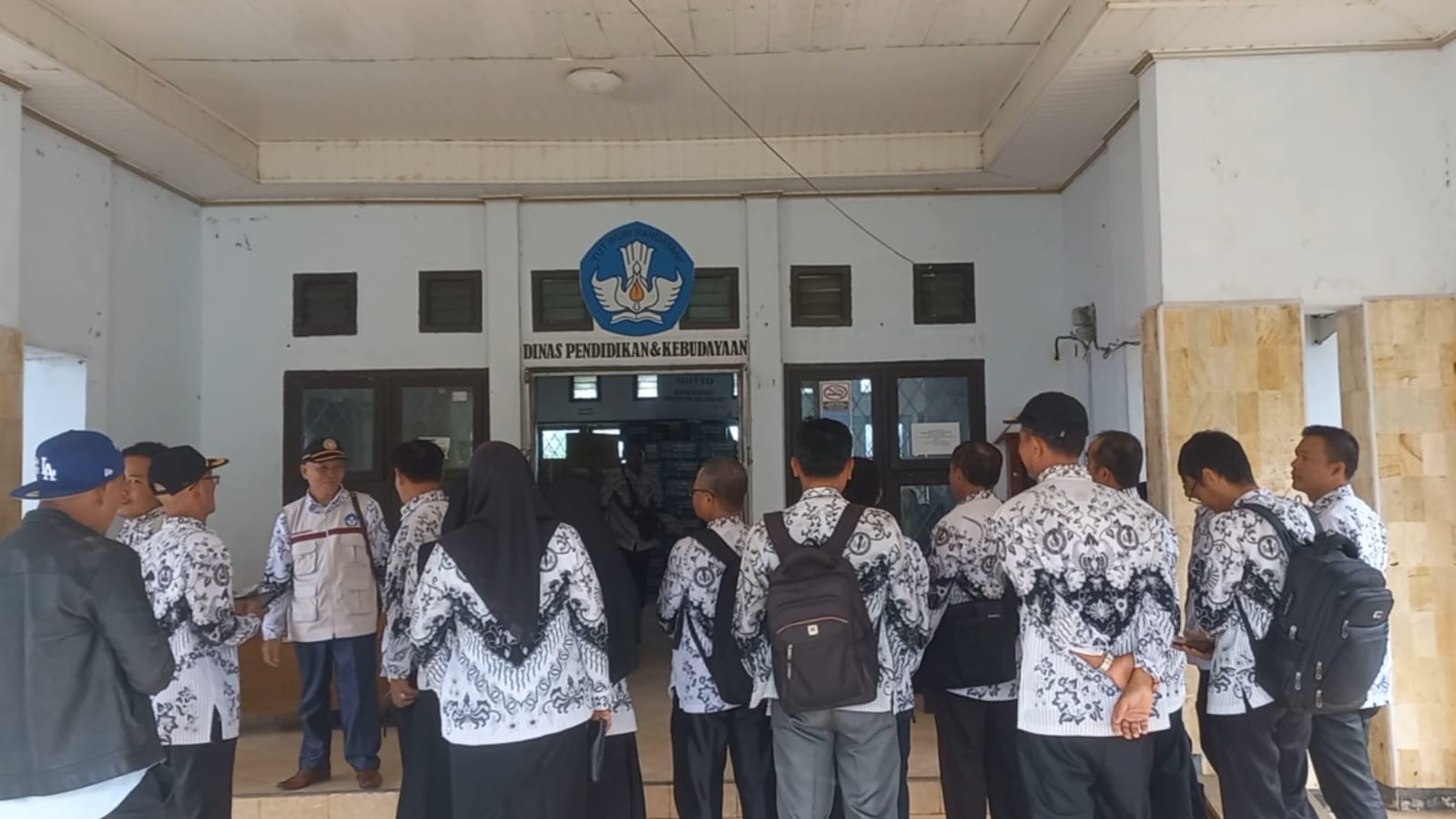 Sertifikasi Belum Dibayar 6 Bulan, Kantor Dikbud Seluma Digeruduk Guru SD dan SMP 