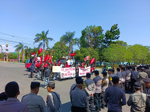 Peringatan Hari Tani Nasional Diwarnai Aksi Depan Kantor Gubernur Bengkulu