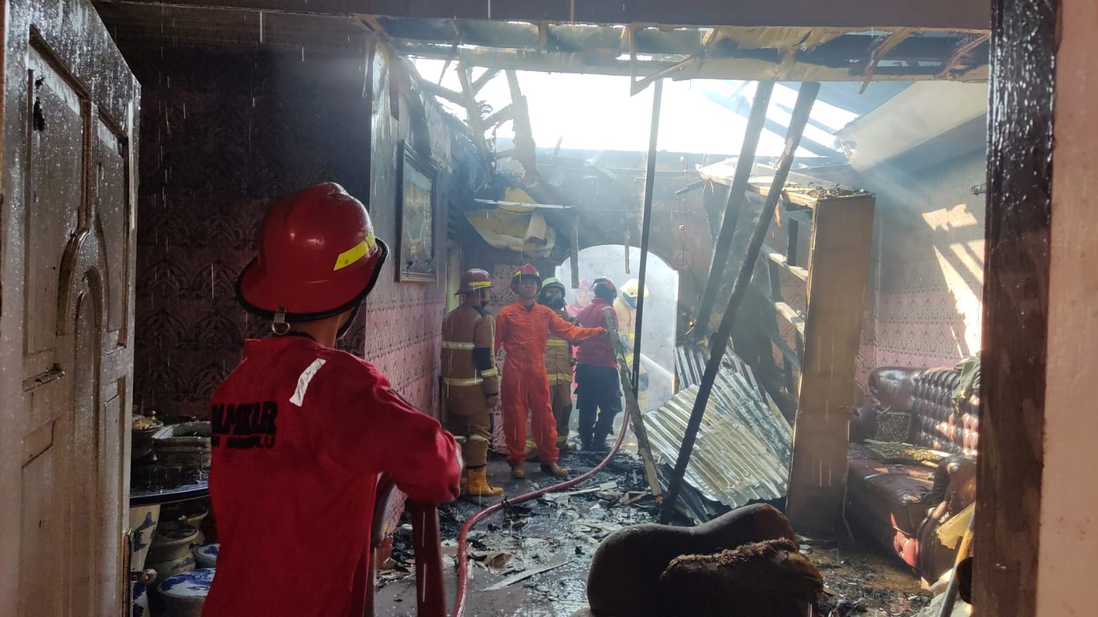 BREAKING NEWS: Rumah Ketua RW Ludes Terbakar