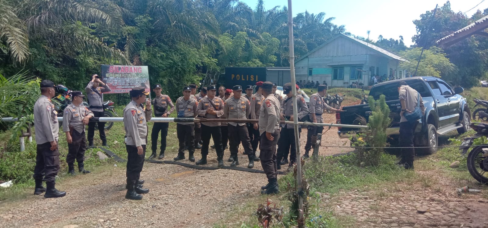 BREAKING NEWS: Personel TNI/Polri Disiagakan di Kantor PT DSJ Kaur