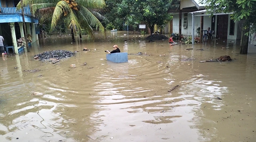 Banjir, Akses Jalan desa Simpang Tiga menuju Padang Pelasan Ditutup 