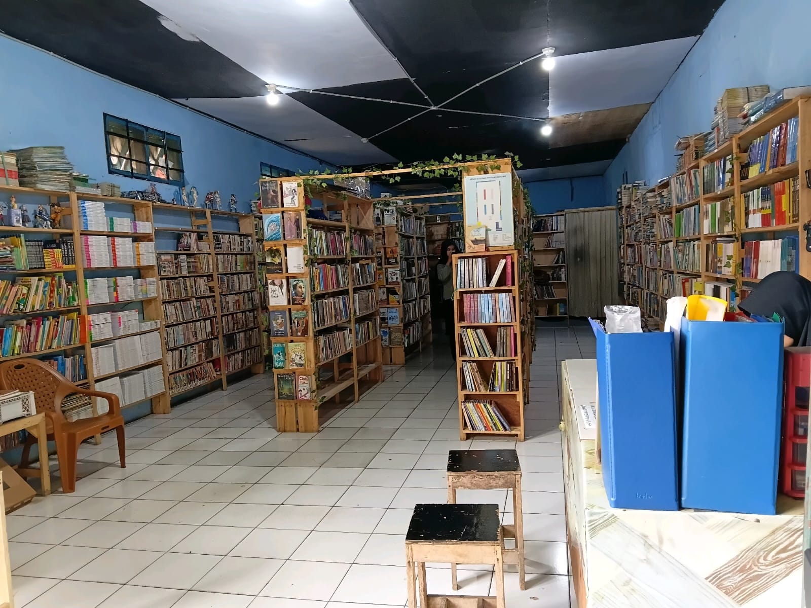 Toko Bukomie Jadi Tempat Baca dan Belanja Buku Murah di Bengkulu