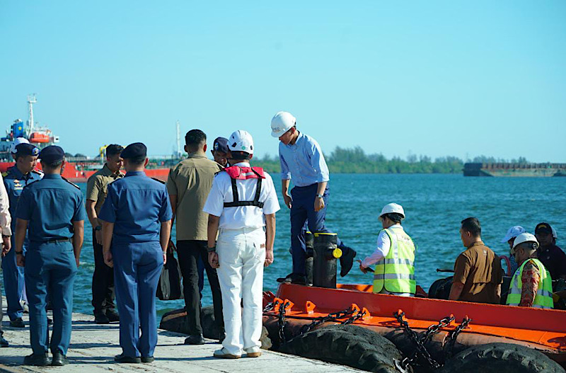 Wapres Gibran Atensi Pengerukan Alur Pelabuhan Pulau Baai Usai Peninjauan 