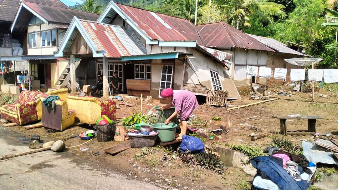 Update Banjir di Lebong: Ketinggian Air Mulai Surut, Masyarakat Terdampak Menanti Bantuan Kebutuhan Dasar