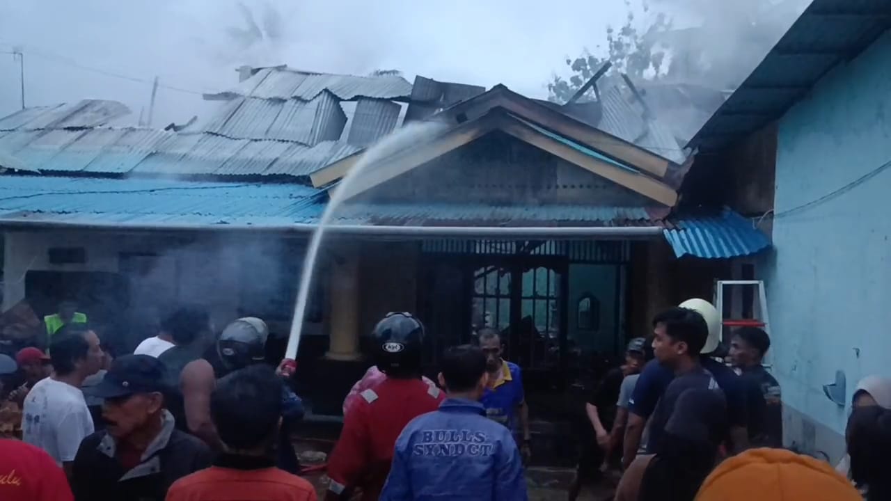 Rumah Pensiunan Polisi Warga Desa Pekik Nyaring Hangus Terbakar, Diduga Korsleting Listrik