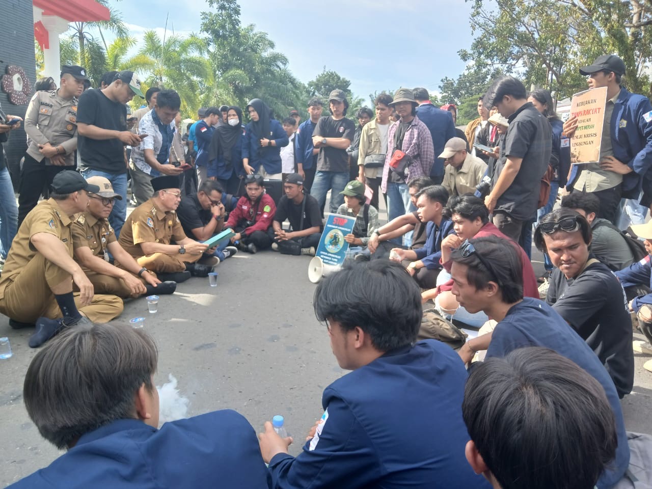 Massa Aksi Peringati Hari Bumi di Bengkulu Ancam Demo Lebih Besar Bila Tuntutan Tidak Diakomodir