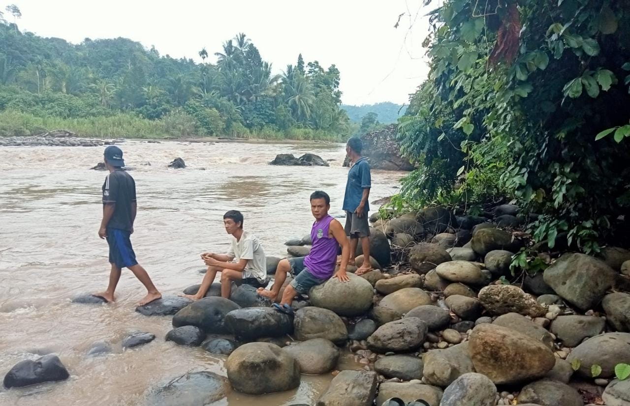 BREAKING NEWS: Mandi di Sungai, Pelajar SMP Tenggelam 
