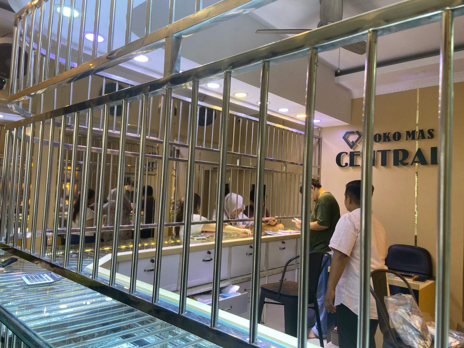 Harga Emas Perhiasan di Bengkulu Turun  Lagi Jadi Rp1.720.000 per Gram, Antam Rp1.950.000 per Gram