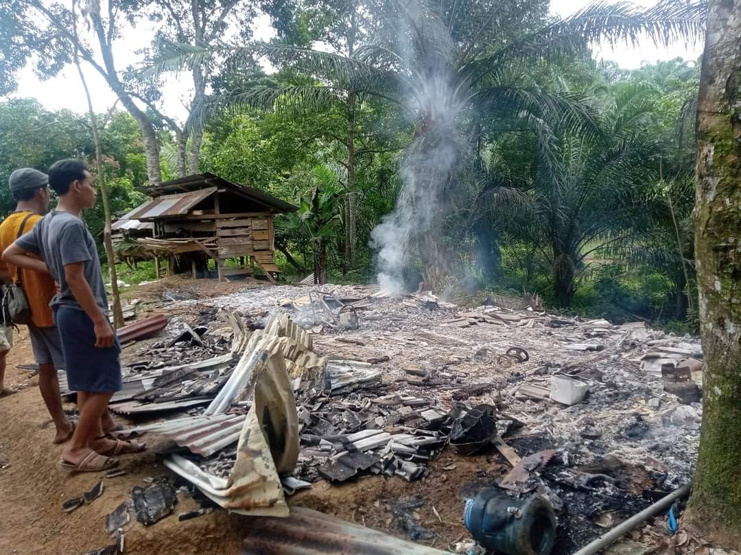 Diduga Korsleting Listrik, Rumah Warga Desa Srikuncoro Hangus Terbakar 