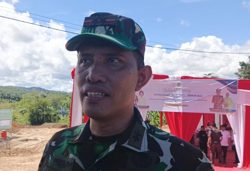 Kejari Seluma Dijaga TNI, 2 Personel Disiagakan Setiap Hari