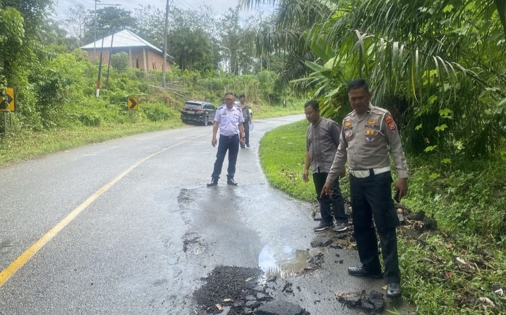 Bahayakan Pengendara, Warga Keluhkan Perbaikan Jalan di Seluma yang Minim Rambu Peringatan