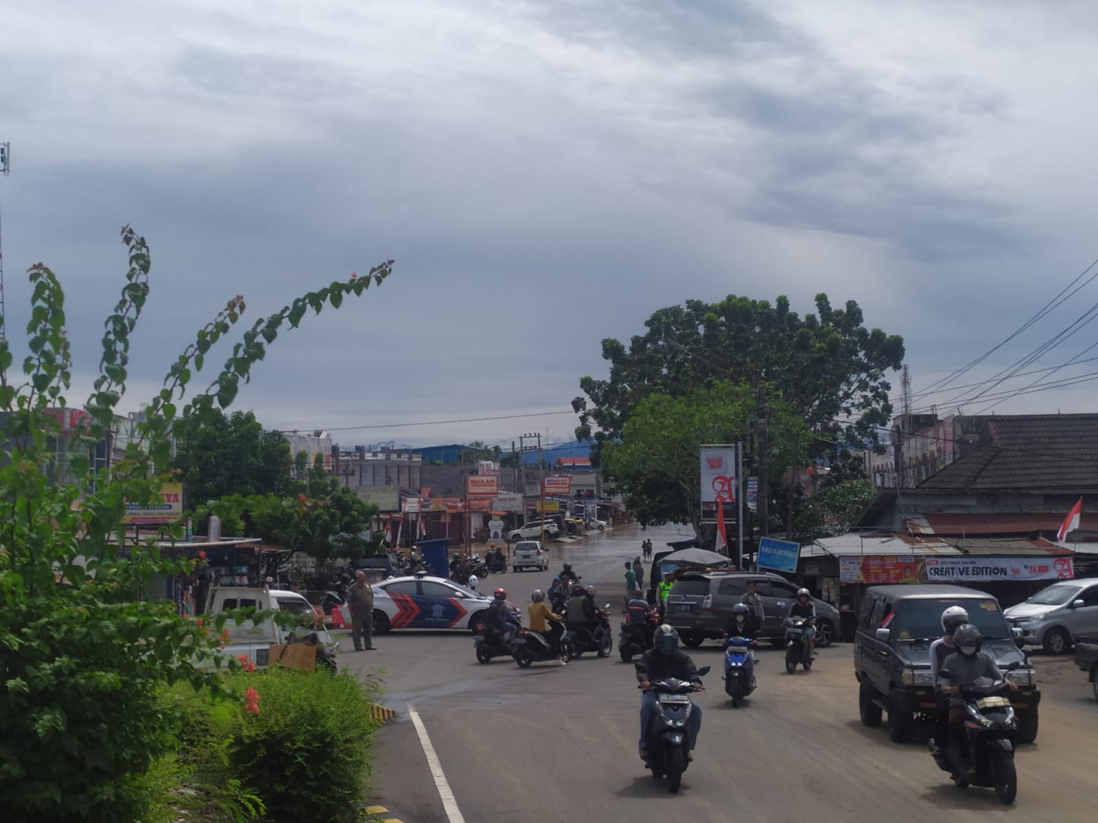 Digenangi Banjir, Polisi Tutup Jalan Kalimantan kota Bengkulu 