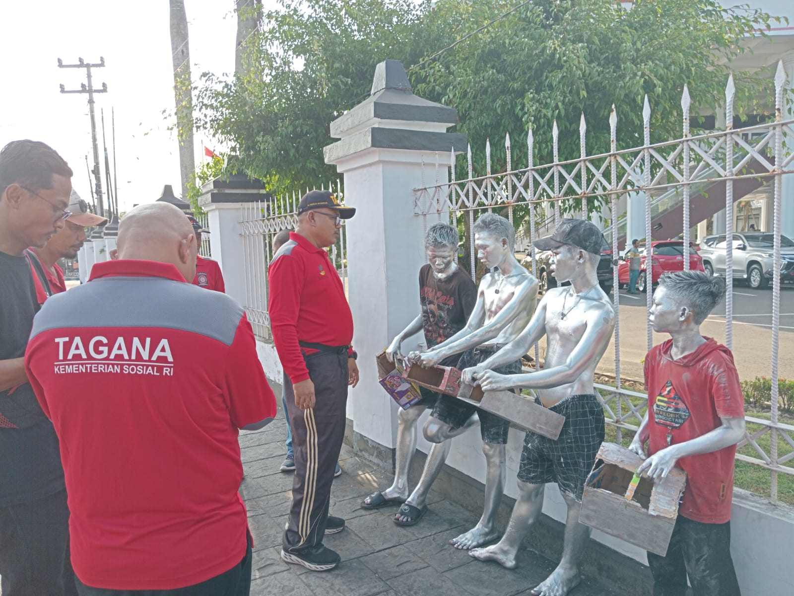 Kembali Bermunculan, Dinsos Tertibkan Manusia Silver di Jalanan Kota Bengkulu