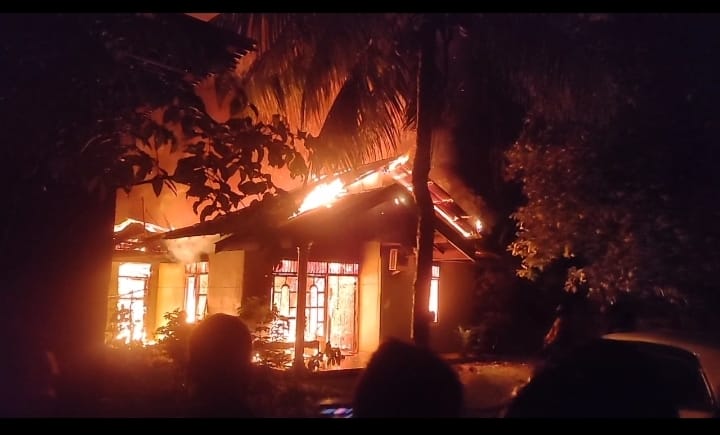 Api Hanguskan Satu Unit Rumah di Kelurahan Lingkar Timur 