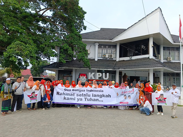 Pendukung Anies-Cak Imin di Bengkulu Datangi Kantor KPU Provinsi