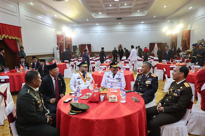 Kajati Bengkulu Bersama Ketua IAD Hadiri Upacara Bendera HUT RI ke-80 di Balai Raya Semarak