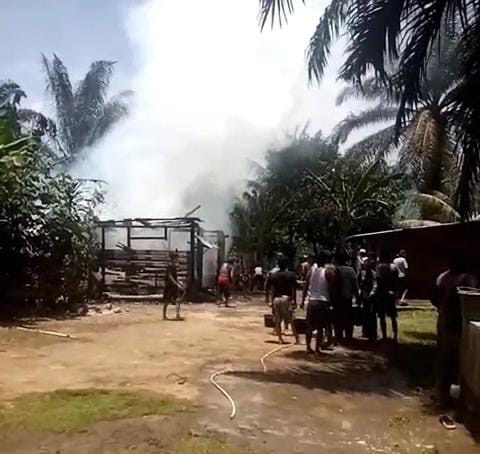 Ditinggal Cuci Motor, Rumah Warga Padang Batu Seluma Ludes Terbakar