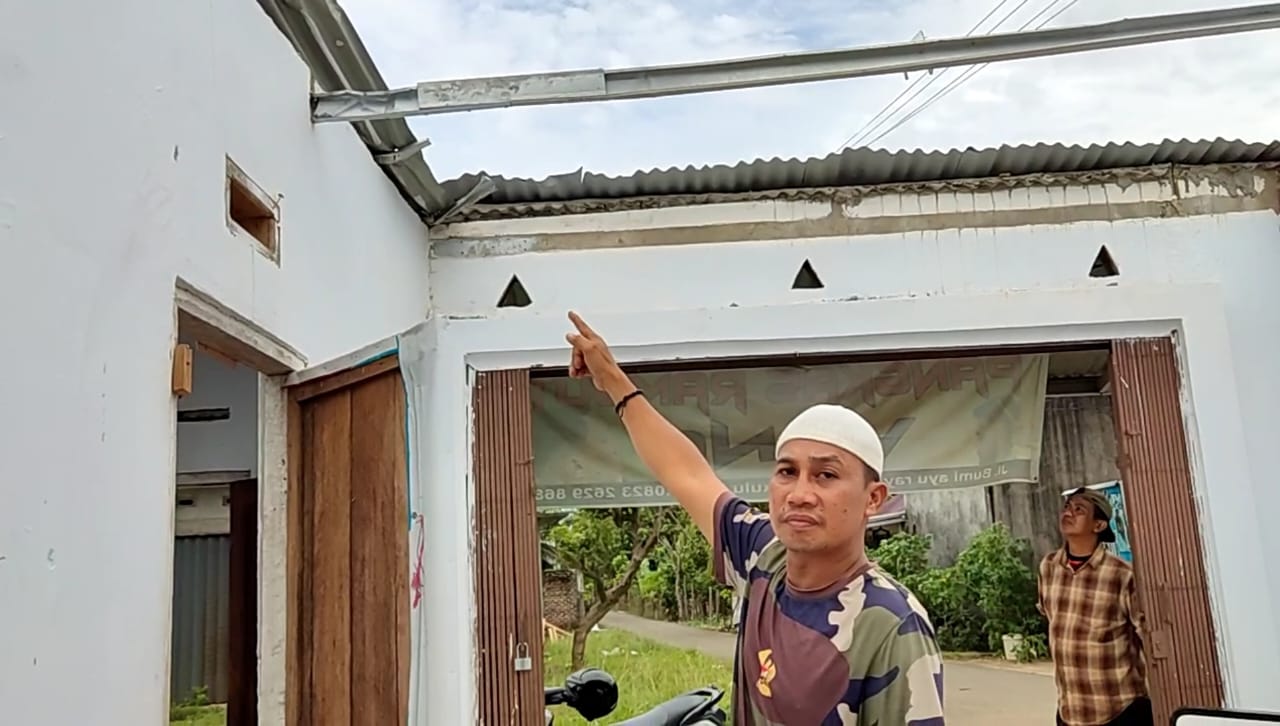 Atap Rumah dan Ruko Warga Kota Bengkulu Melayang, Begini Kronologisnya