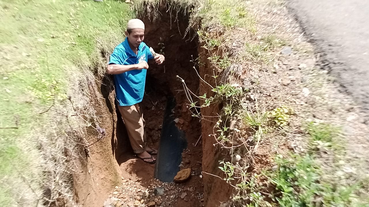 Lubang Bekas Galian Pipa PDAM Dibiarkan 'Terbuka' Warga Pekan Sabtu: Bisa Membahayakan