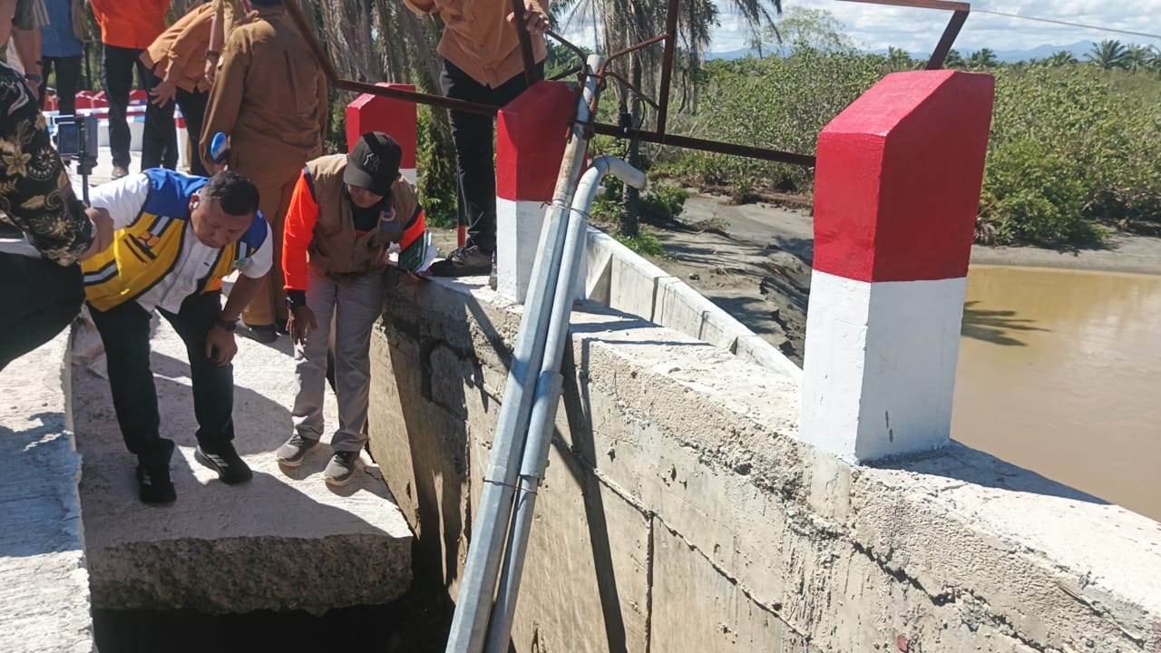 Baru Seumur Jagung, Jembatan Air Matan Senilai Rp16 Miliar Amblas Dihantam Arus