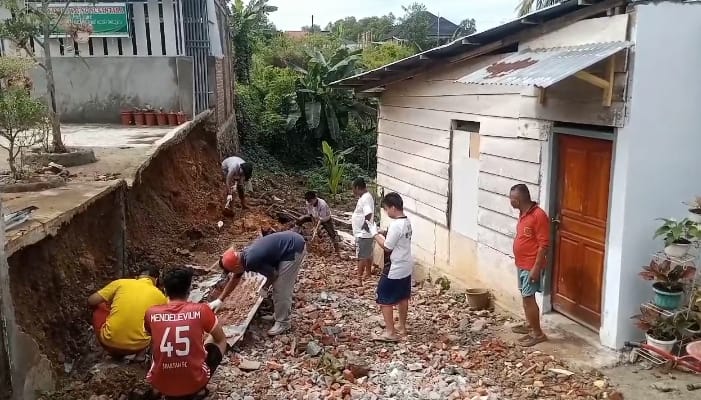 Hujan Deras Sore Kemaren, Pagar Tembok Pembatas Panti Asuhan Payung Yatim Roboh