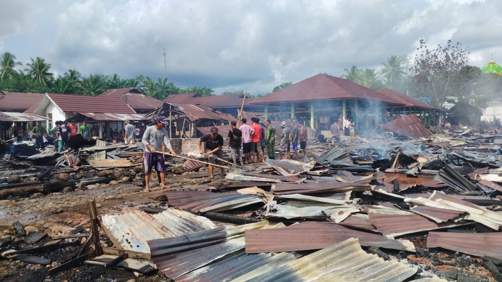 Kebakaran Hebat di Pasar Unit V Bengkulu Utara, Puluhan Rumah dan Kios Ludes Terbakar