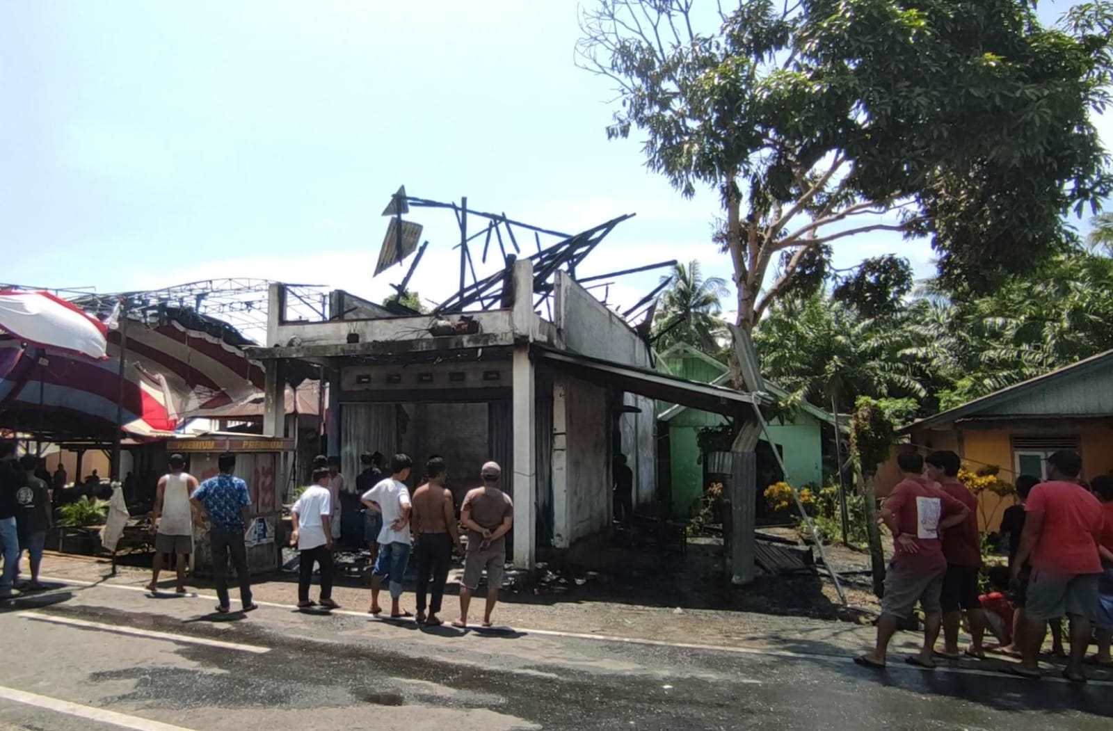 Diduga Korsleting Listrik, Satu Unit Ruko di Bengkulu Selatan Hangus Terbakar