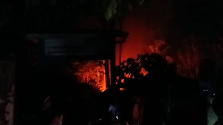 Si Jago Merah Berulah, 1 Rumah di Kelurahan Kandang Mas Nyaris Ludes Terbakar